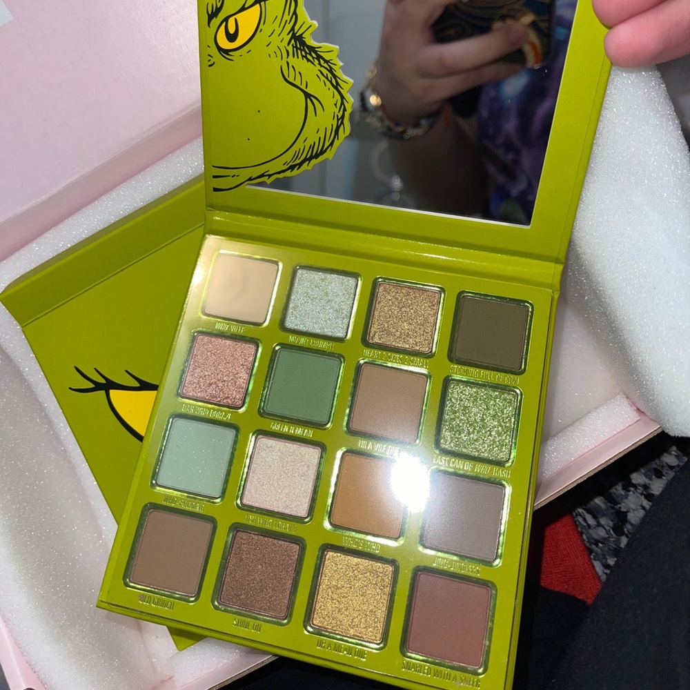 Kylie cosmetics Grinch Pallete